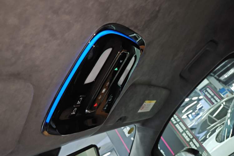 Used Geely Galaxy LEVC L380 2024 140-Degree 6-Seater All-Wheel-Drive Ultra Headliner