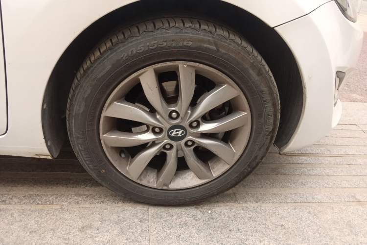 Used Hyundai Elantra (5th Generation / Langdong) 2015 1.6L Manual Leading Model Right Front Wheel Hub