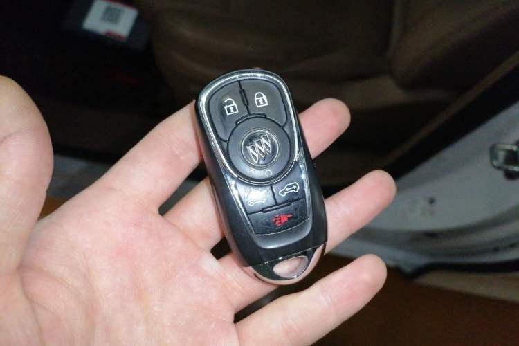 Used Buick GL8 2017 ES 28T Luxury Model China V Standard Vehicle Key