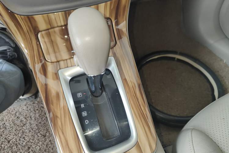 Used Nissan Sylphy 2012 1.8XL CVT Luxury Edition Gear Lever