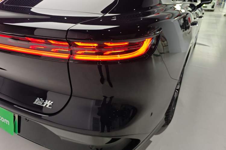 Used VOYAH PASSION 2024 PHEV Four-Wheel Drive Ultra-Long Range Flagship Model Right Rear Taillight