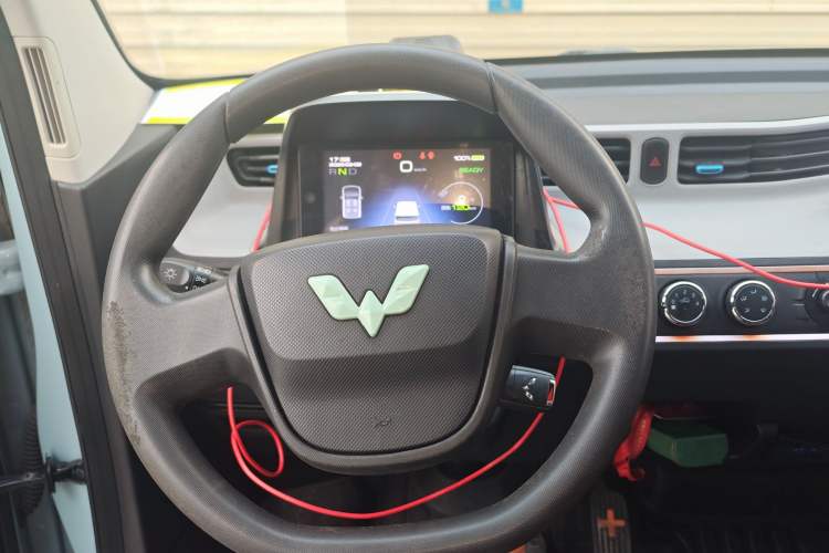 Used Wuling Hongguang MINIEV 2021 Macaron Fashion Model Lithium Iron Phosphate Steering Wheel