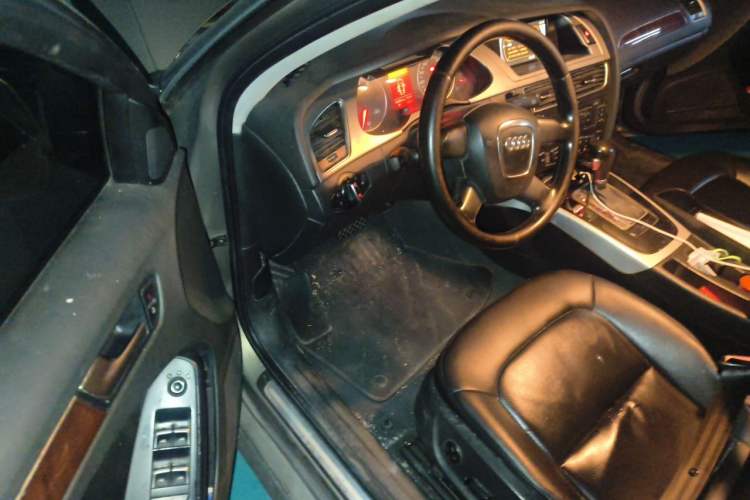 Used Audi A4L 2011 2.0 TFSI Comfort Model
