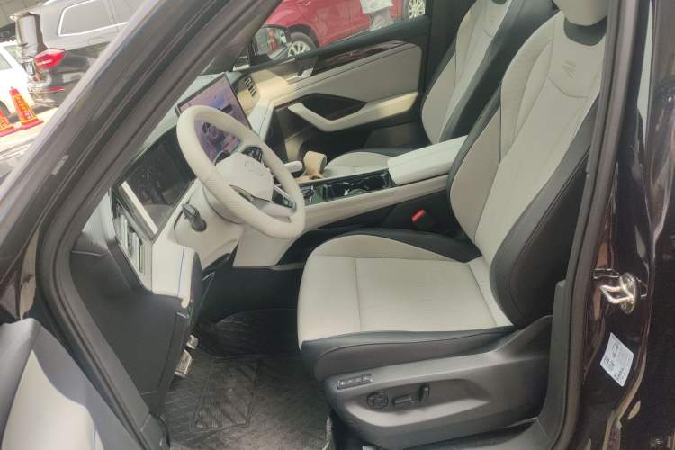 Used Volkswagen Tiguan L 2025 PRO 380TSI Two-Wheel-Drive R-Line Smart Edition
