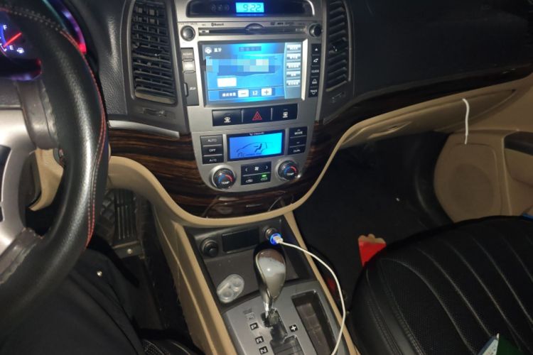 Used Hyundai Santa Fe Classic 2012 2.4 Comfort Edition 7-Seater Four-Wheel Drive Audio And AC Panel