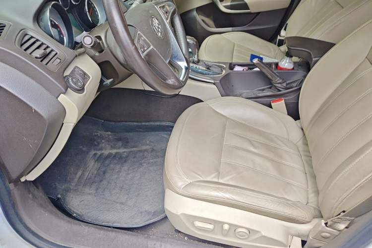 Used Buick Regal 2012 2.4L SIDI Elite Edition Left Front Seat