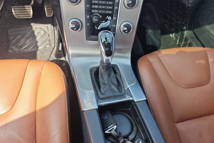 Used Volvo S60 2016 S60L T4 Zhiyuan Edition
