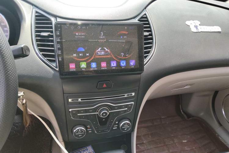 Used Bestune B50 2013 1.6L automatic luxury version Audio And AC Panel