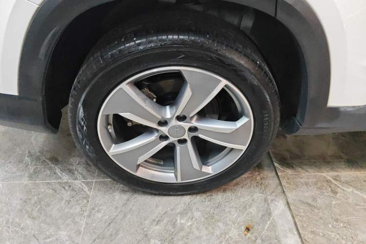 Used Geely Auto Haoyue L 2024 2.0T DCT Flagship Version Right Rear Wheel Hub