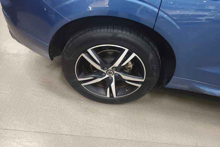 Used Volvo XC60 2018 T5 4x4 Smart & Sporty Edition Exterior 5