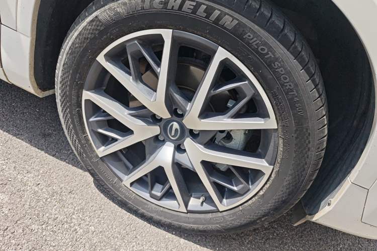 Used GAC Trumpchi GS8 2022 Dual-Engine Series 2.0TM Two-Wheel Drive Prestige Edition (7 Seats) Right Front Wheel Hub