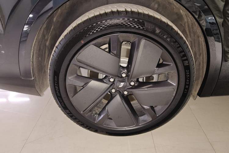 Used Li Auto L8 2025 Max Smart Refresh Edition
