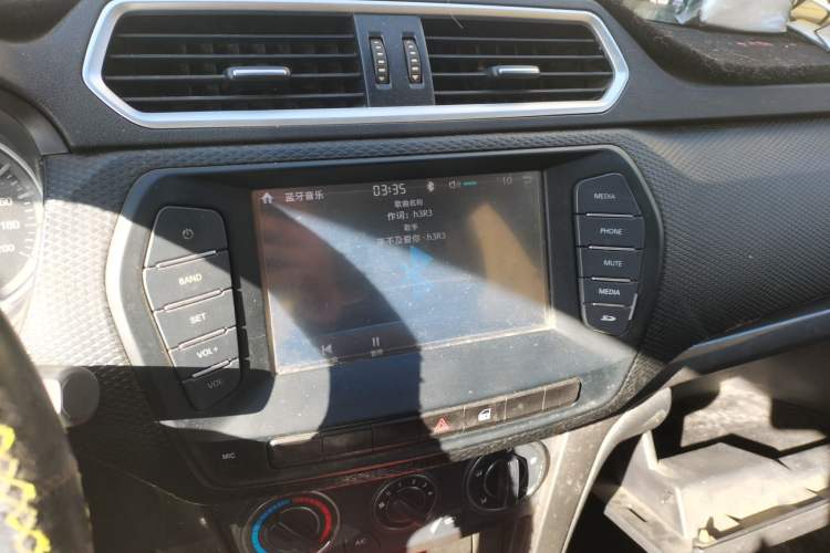 Used Great Wall Wingle 5 2017 2.4L European-spec Gasoline 2WD Elite Model with Big Double Cab – 4G69S4N
