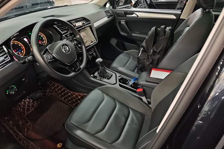 Used Volkswagen Tiguan L 2019 Updated Version 330TSI Automatic Two-Wheel Drive Panoramic Comfort Edition China VI Standard Left Front Seat