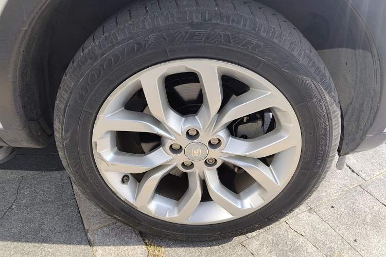 Used Land Rover Discovery Sport 2016 2.0T HSE Right Front Wheel Hub