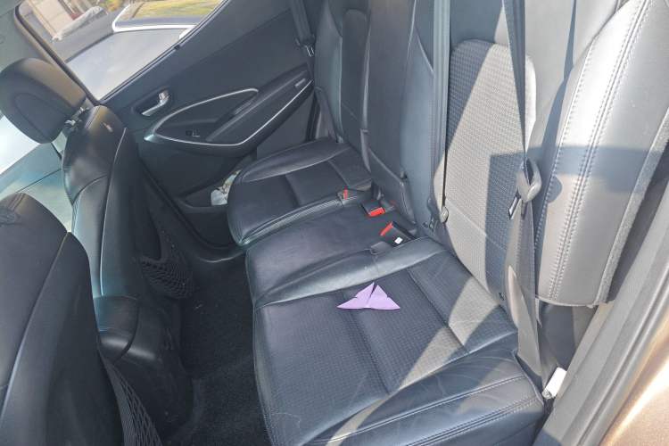 Used Hyundai Santa Fe 2013 2.4L Automatic Two-Wheel Drive Smart Version Left Rear Seat