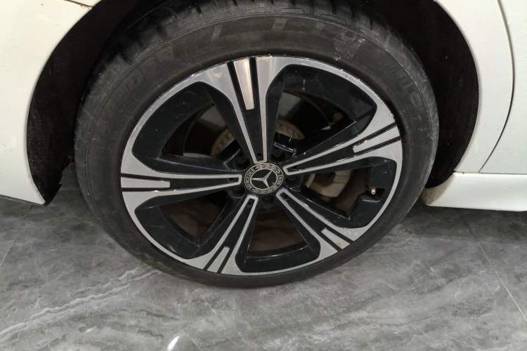 Used Mercedes-Benz C-Class 2022 Revised C 260 L Starry Night Sport Edition Right Rear Wheel Hub