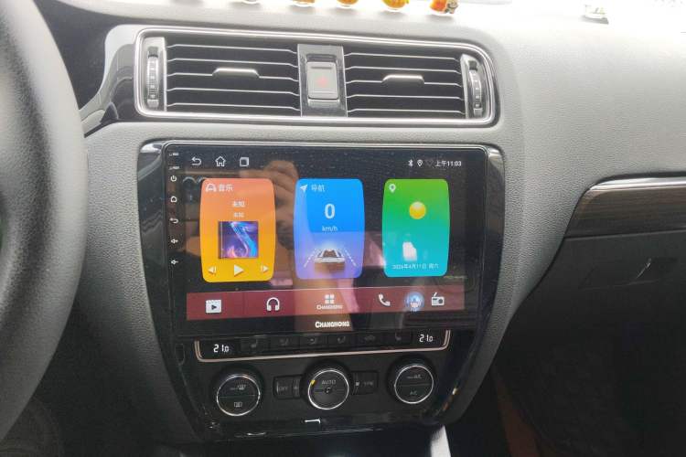 Used Volkswagen Sagitar 2017 230TSI Automatic Luxury Edition Audio And AC Panel