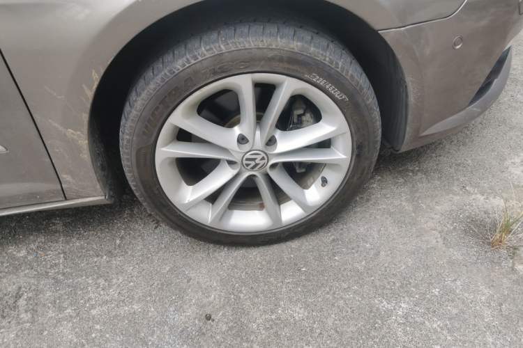 Used Volkswagen FAW-Volkswagen CC 2012 2.0 TSI Luxury Model Right Front Wheel Hub