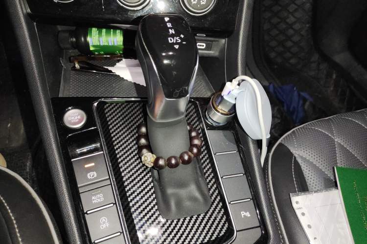 Used Volkswagen Sagitar 2023 300TSI DSG Excellence Edition Gear Lever