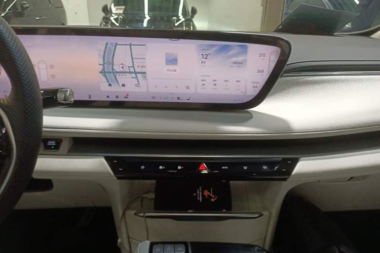 Used Buick GL8 New Energy 2024 Lu Zun Deluxe Edition 7-Seater Audio And AC Panel