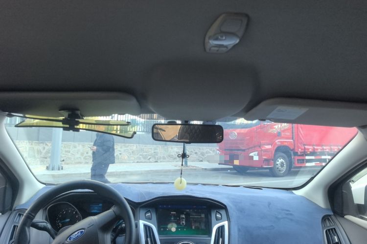 Used Ford Focus 2012 Sedan 1.6L Manual Comfort Model
