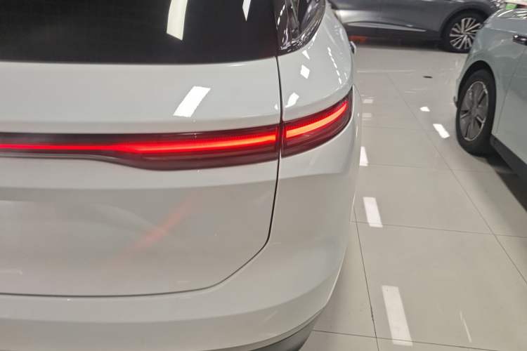 Used Nio ES8 2023 75 kWh Executive Edition
