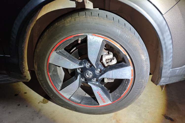 Used Nissan Qashqai 2016 2.0L CVT Luxury Edition Right Front Wheel Hub