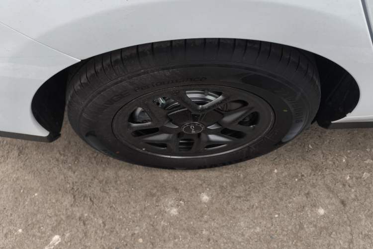 Used BYD Seal 05 DM-i 2025 DM-i Smart Drive 55KM Luxury Model Right Rear Wheel Hub