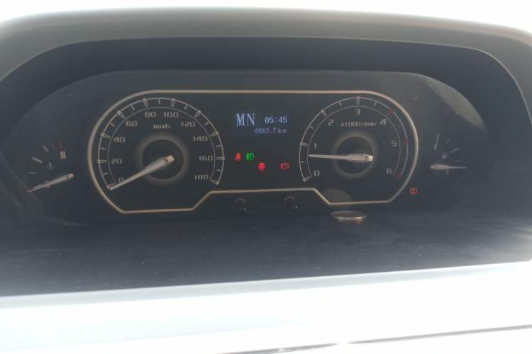 Used SAIC MAXUS Xintu V80 2021 2.0T AMT Classic Aoyuntong Short Wheelbase Ultra-Low Roof 5/6-Seater
