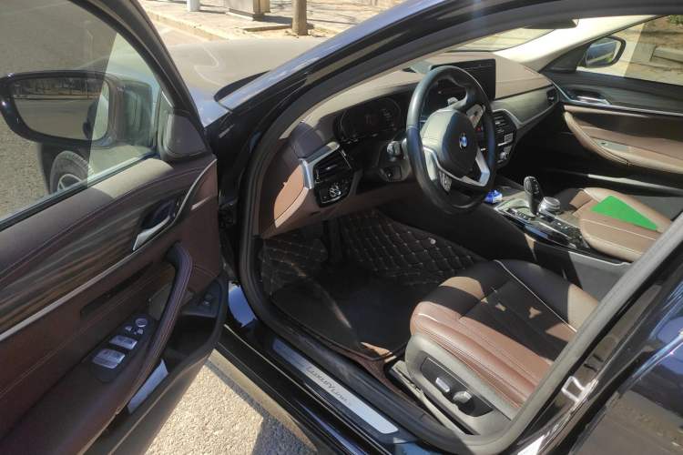 Used BMW 5 Series 2022 530Li Leading Luxury Package Driver Seat