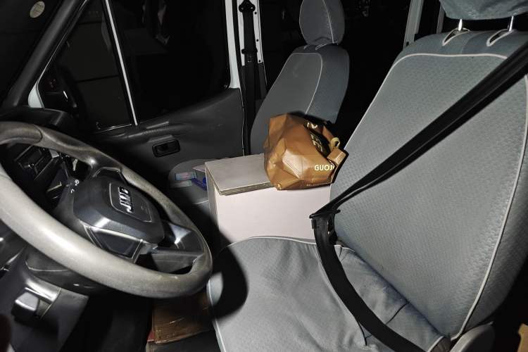 Used JMC Transit 2019 2.8T Commercial Version Long Wheelbase High Roof 6-Seater Rear Single Tire China VI Emission Standard – JX493
