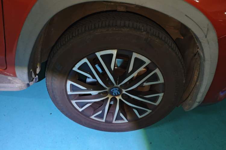 Used BYD Song New Energy 2017 Song DM 1.5TID All-Wheel Drive Luxury Model Right Front Wheel Hub