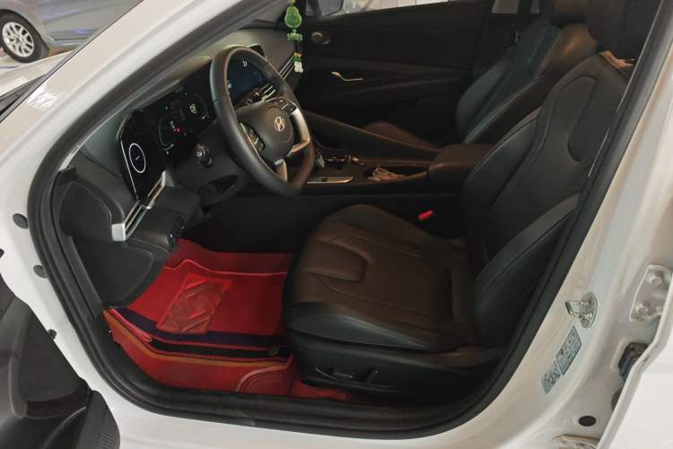 Used Hyundai Elantra 2023 1.5L CVT LUX Prestige Edition Left Front Seat