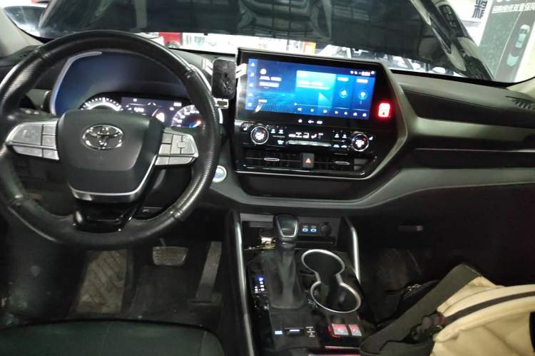 Used Toyota Highlander 2022 Dual-Engine 2.5L Four-Wheel Drive Prestige Version 7 Seats Audio And AC Panel