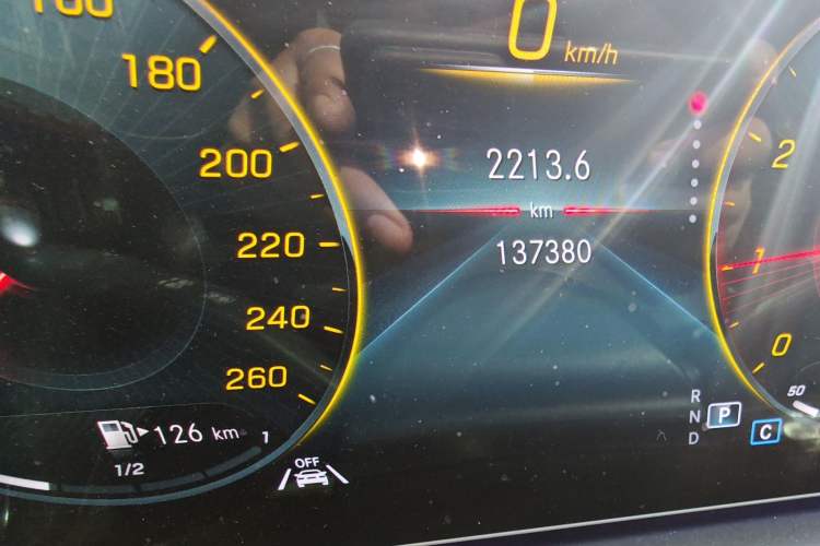 Used Mercedes-Benz GLE 2022 GLE 350 4MATIC Stylish Model Odometer Close Up