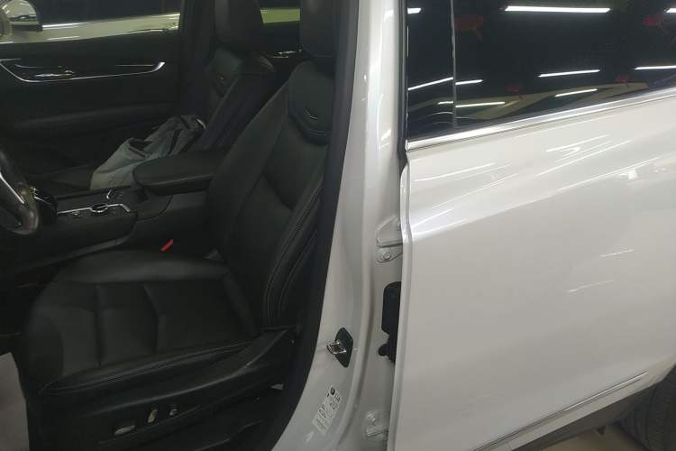 Used Cadillac XT5 2021 28T Luxury Model
