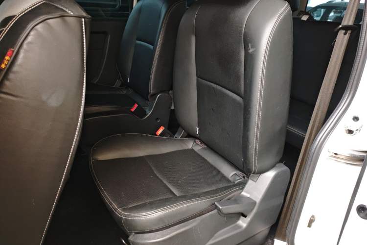 Used Jinbei Gold Hiace M Classic 2023 1.5L Travel Lion Passenger Vehicle 5/6/7 Seats
