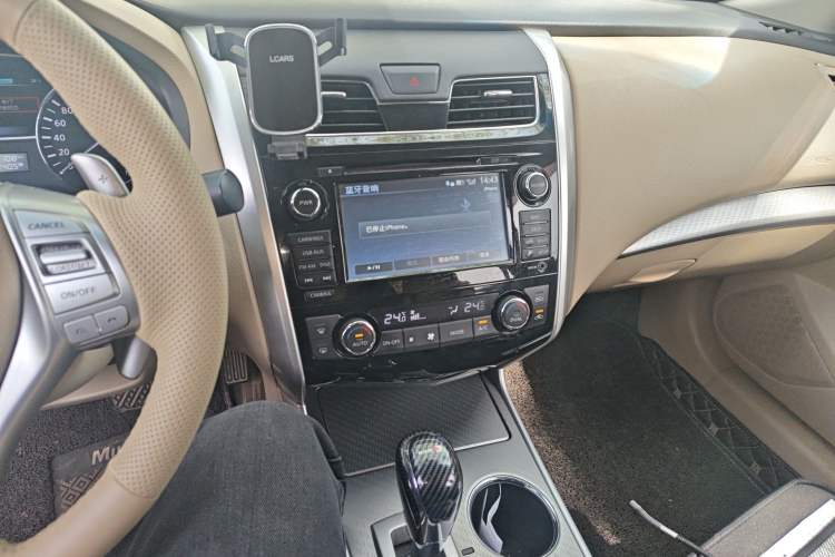 Used Nissan Teana 2016 2.5L XL-UpperNAVI Tech Prestige Edition Audio And AC Panel