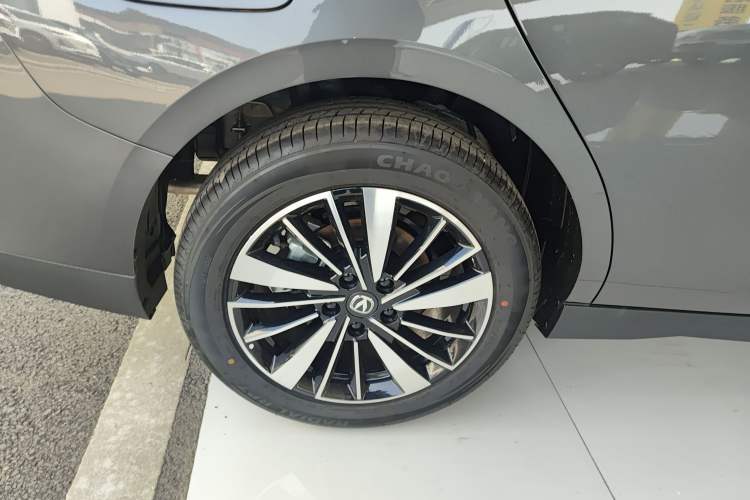 Used CHANGAN Eado PHEV 2025 Smart New Blue Whale 145KM High-Energy Edition
