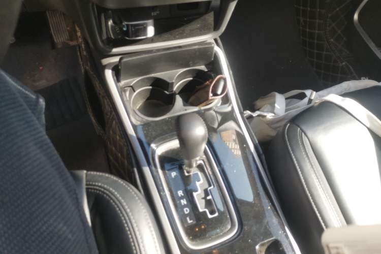 Used Mitsubishi Outlander 2019 2.4L 4x4 Zhi Xiang Edition 5 Seats China VI Standard Gear Lever