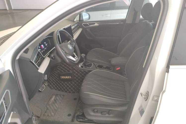 Used Volkswagen Tiguan L 2023 330TSI Automatic Two-Wheel Drive R-Line Enjoyment Edition
