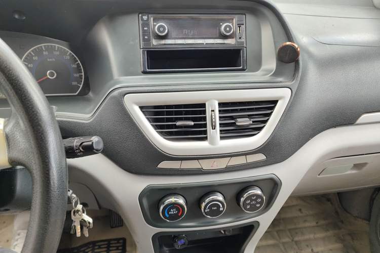 Used Dongfeng Shuaike 2016 1.5L Manual Standard Edition Audio And AC Panel