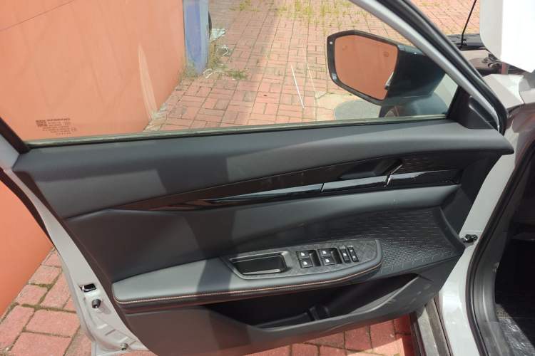 Used Changan UNI-V 2024 1.5T Prestige Sport Edition
