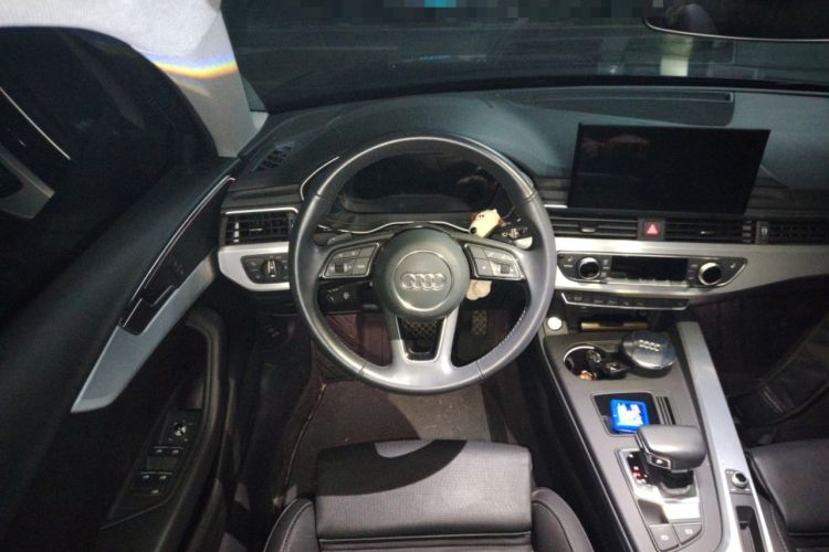 Used Audi A4L 2022 40 TFSI Luxury Dynamic Model Steering Wheel