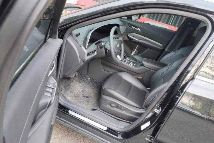 Used Cadillac XT4 2024 28T Two-Wheel-Drive Luxury Version
