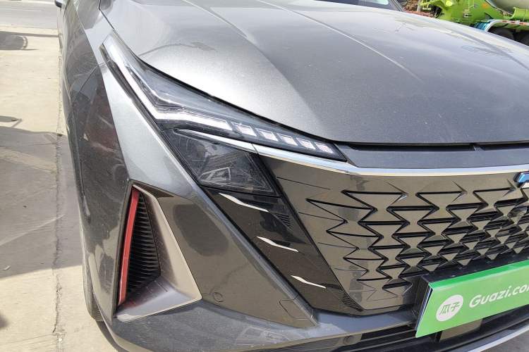 Used CHANGAN OSHAN Z6 2023 Blue Whale 1.5T DCT Luxury Model Exterior 6