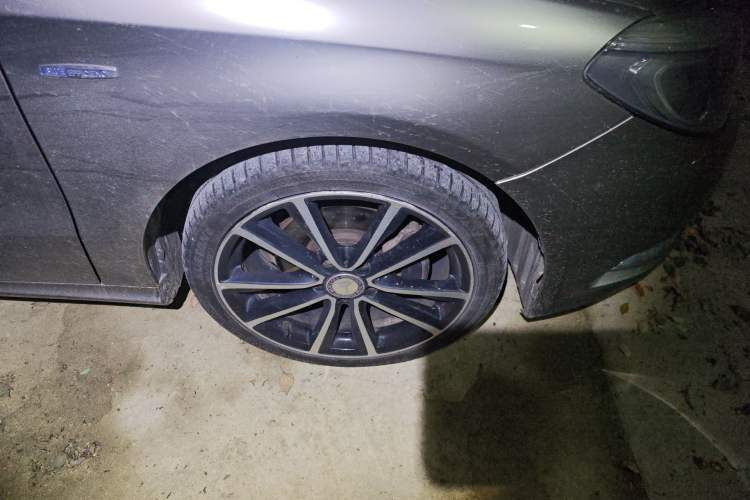 Used Mercedes-Benz B-Class 2012 B 200 Right Front Wheel Hub