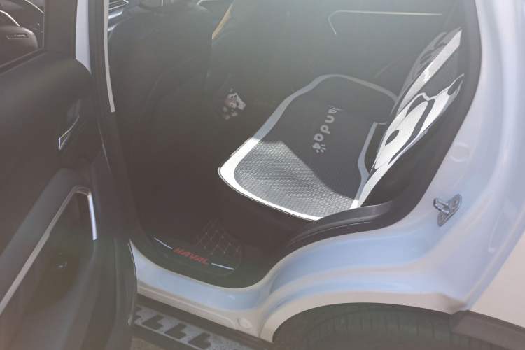 Used Haval H6 2017 Red Label 2.0T Automatic Two-Wheel Drive ZhiShang Model