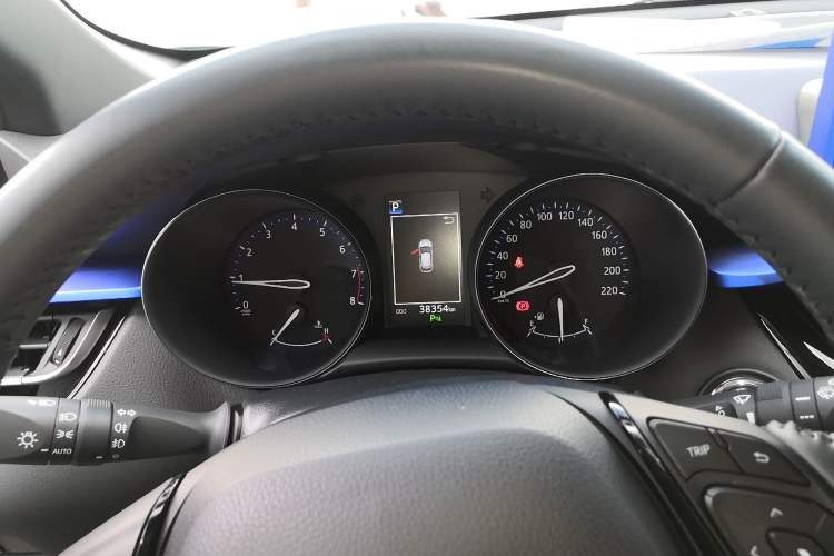 Used Toyota C-HR 2018 2.0L Luxury Sunroof Version China V Emission Standard